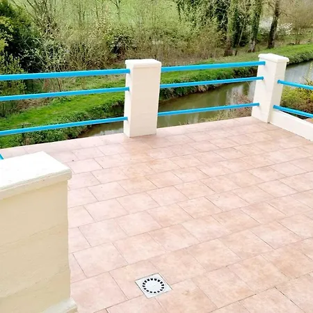 Au Bord De L'eau Avec Terrasse Et Cheminee - Fr-1-532-18 *